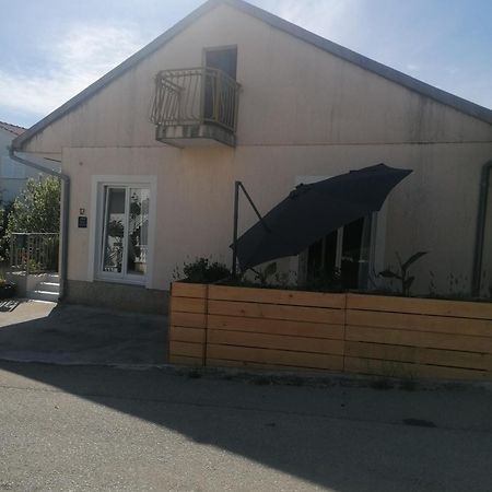 Haeuschen Am Meer Vodice Exterior photo