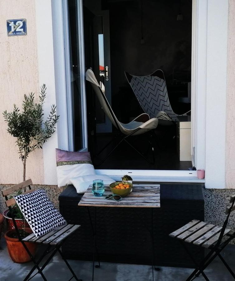 Haeuschen Am Meer Vodice Exterior photo